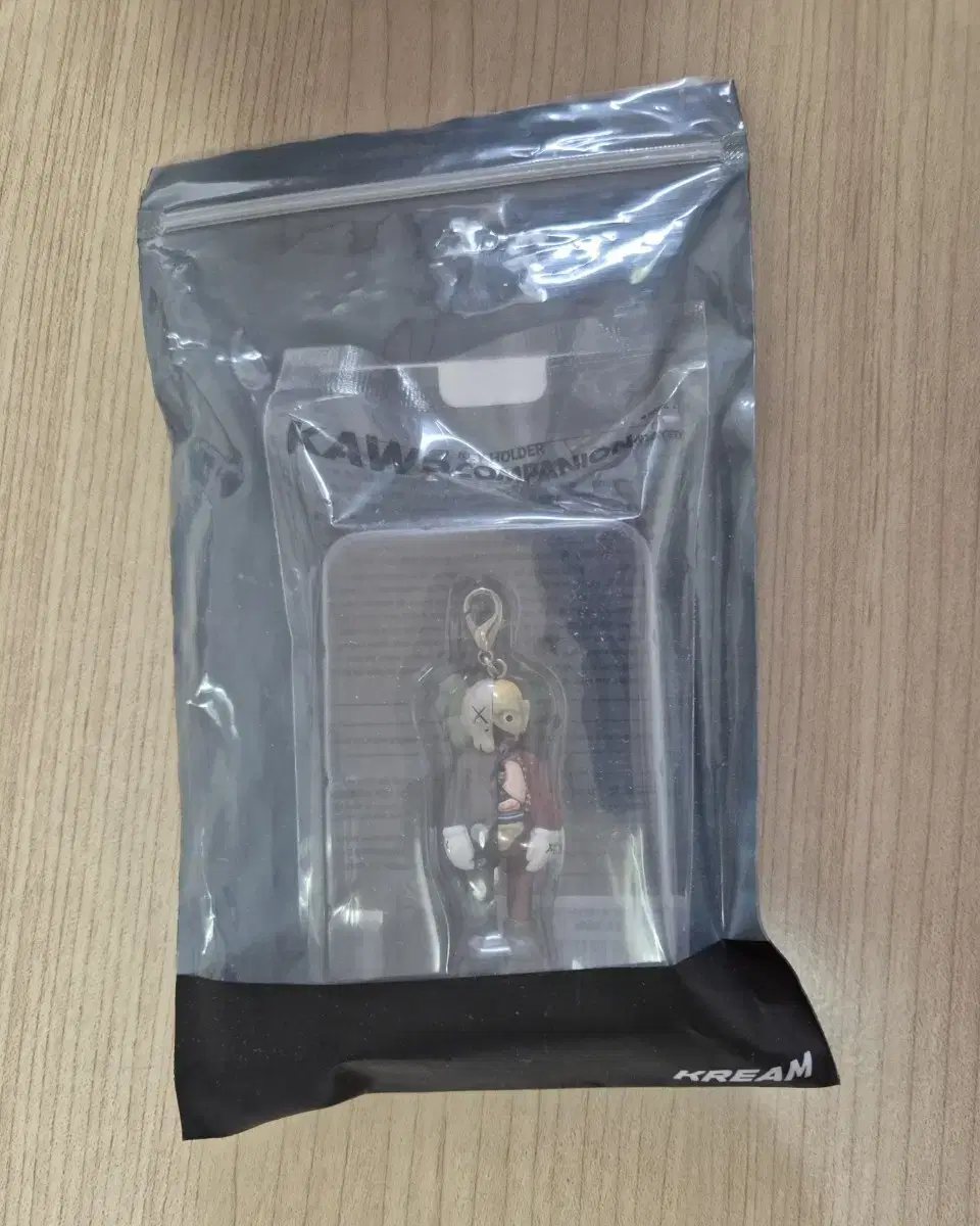 KAWS TOKYO FIRST COMPANION FLAYED キーホルダー MEDICOM TOY - 新品 KAWS TOKYO FIRST KEYHOLDER キーホルダー